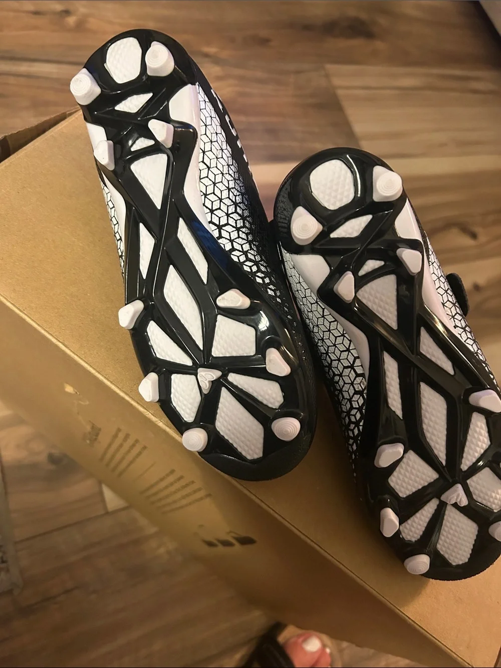 RUNIC Kids Black Soccer/Football Outdoor Athletic shoe.  Brand new w/o tags